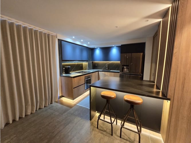Apartamento de 2 alcobas en venta en El Poblado, Medellín, 102 m² · foto 3 de 14