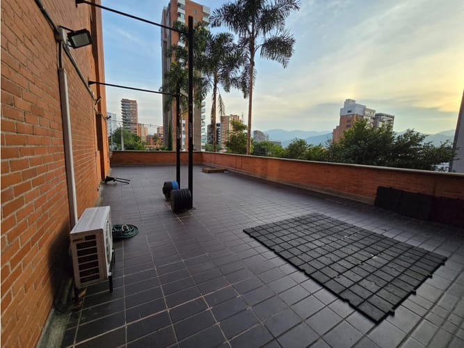 Apartamento de 2 alcobas en venta en El Poblado, Medellín, 102 m² · foto 10 de 14