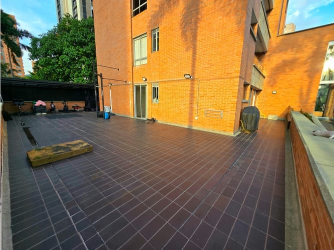 Apartamento de 2 alcobas en venta en El Poblado, Medellín, 102 m² · foto 12 de 14