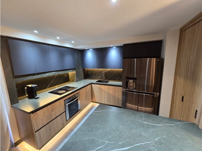 Apartamento de 2 alcobas en venta en El Poblado, Medellín, 102 m² · foto 13 de 14