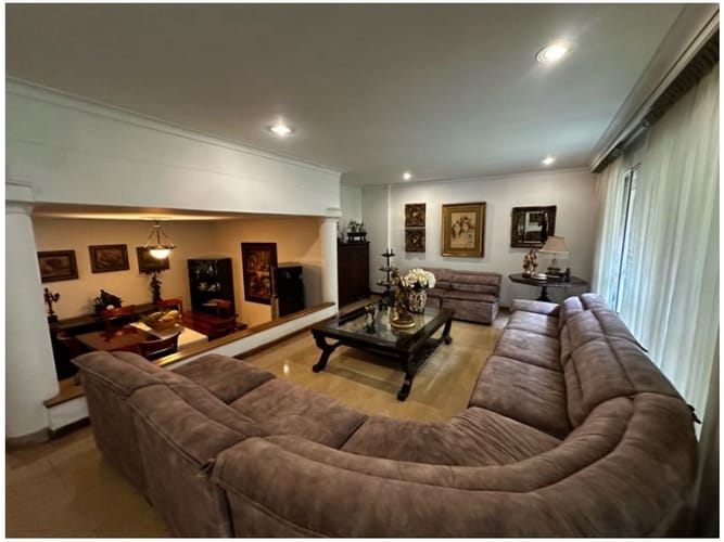 Casa de 3 alcobas en venta en El Poblado, Medellín, 229 m² · foto 8 de 24