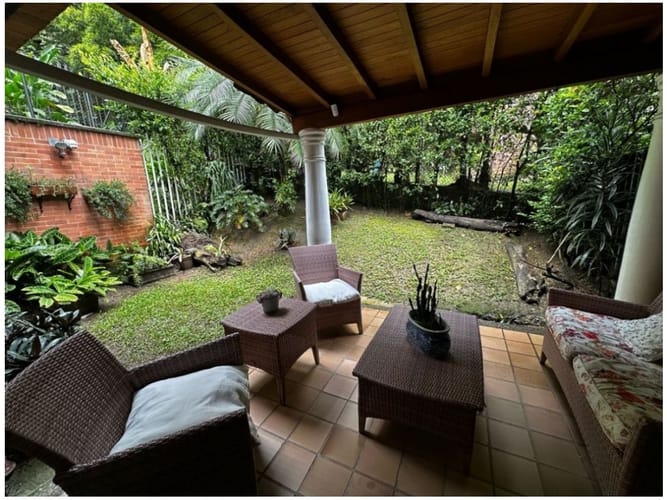 Casa de 3 alcobas en venta en El Poblado, Medellín, 229 m² · foto 9 de 24