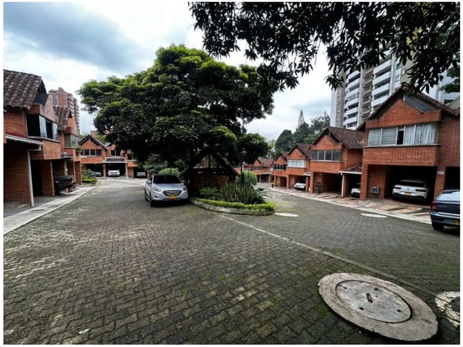 Casa de 3 alcobas en venta en El Poblado, Medellín, 229 m² · foto 24 de 24