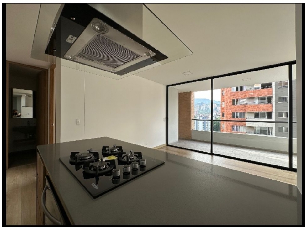 Apartamento en venta en Los Colores, Medellín · foto 2 de 24