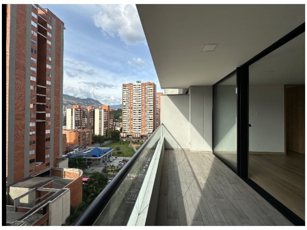 Apartamento en venta en Los Colores, Medellín · foto 3 de 24