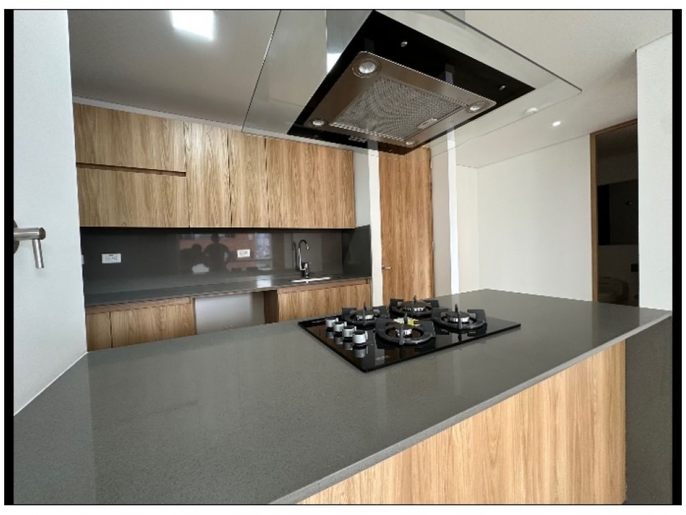 Apartamento en venta en Los Colores, Medellín · foto 8 de 24