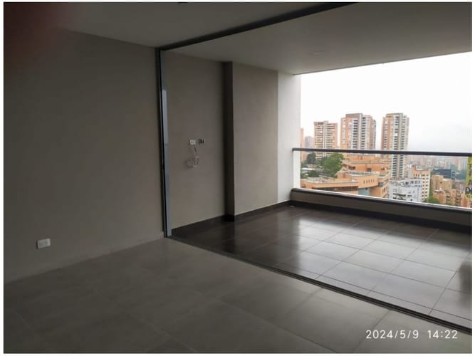 Apartamento de 2 alcobas en venta en El Tesoro, Medellín, 98 m² · foto 3 de 17