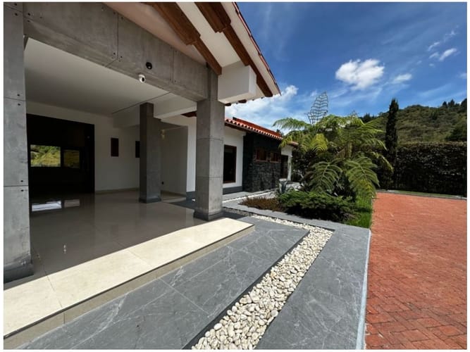Casa de 3 alcobas en venta en La Mosquita, Rionegro, 400 m² · foto 2 de 24