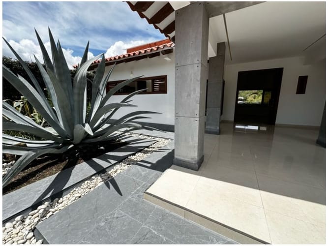 Casa de 3 alcobas en venta en La Mosquita, Rionegro, 400 m² · foto 3 de 24