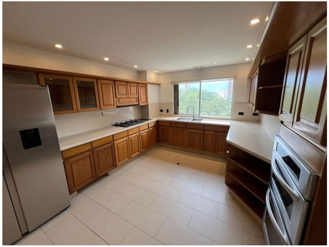 Apartamento en venta en El Poblado, Medellín · foto 2 de 24