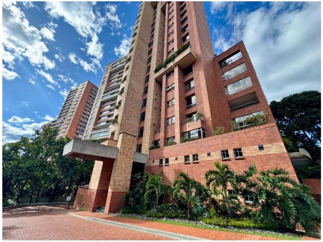 Apartamento de 4 alcobas en venta en El Poblado, Medellín, 655 m² · foto 16 de 24