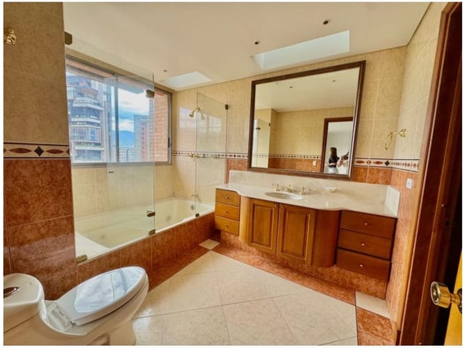 Apartamento de 4 alcobas en venta en El Poblado, Medellín, 655 m² · foto 24 de 24