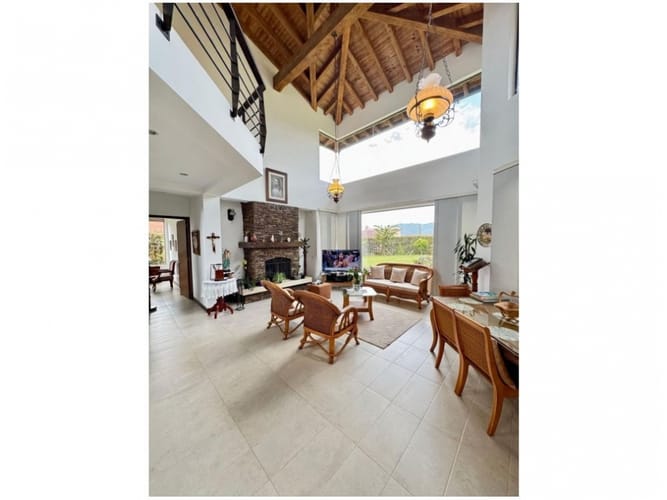 Casa de 3 alcobas en venta en El Retiro, 250 m² · foto 3 de 24