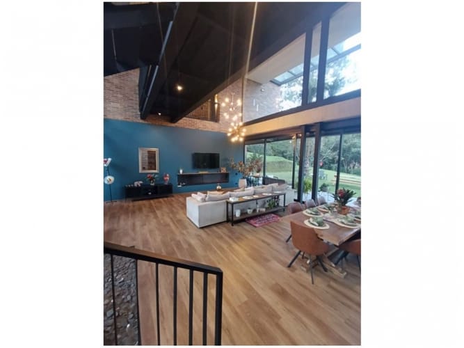 Casa de 5 alcobas en venta en La Pradera, Envigado, 450 m² · foto 2 de 16