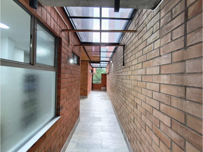 Apartamento de 3 alcobas en venta en Loma Del Chocho, Envigado, 134 m² · foto 2 de 24
