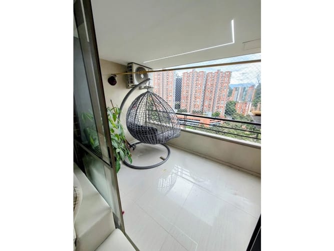 Apartamento de 2 alcobas en venta en El Poblado, Medellín, 101 m² · foto 5 de 17