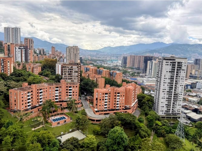Apartamento de 2 alcobas en venta en El Poblado, Medellín, 101 m² · foto 8 de 17
