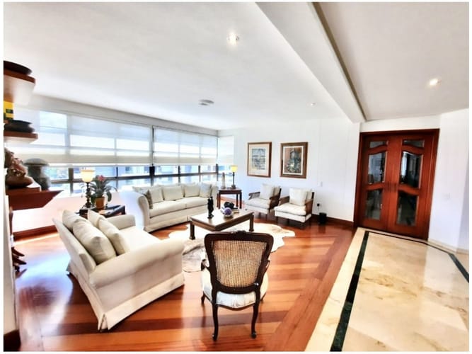 Apartamento de 3 alcobas en venta en La Florida, Medellín, 253 m² · foto 2 de 17