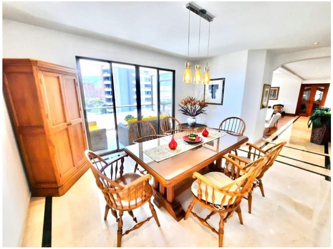 Apartamento de 3 alcobas en venta en La Florida, Medellín, 253 m² · foto 3 de 17