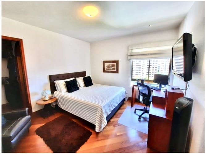 Apartamento de 3 alcobas en venta en La Florida, Medellín, 253 m² · foto 16 de 17
