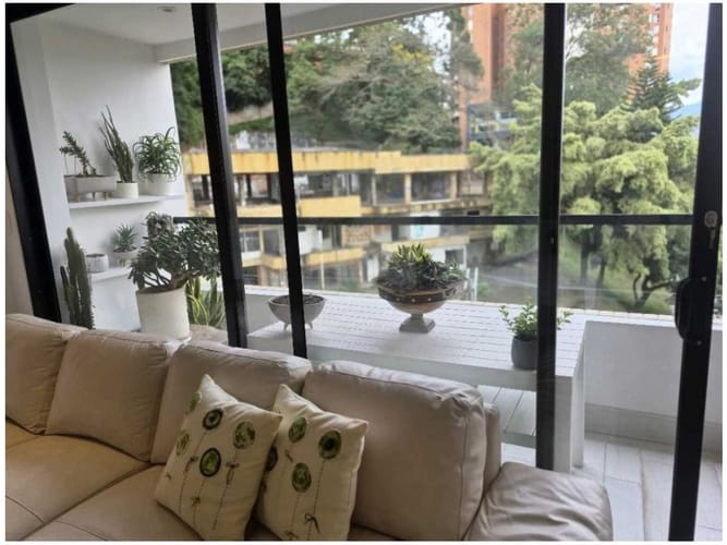 Apartamento de 2 alcobas en venta en El Poblado, Medellín, 88 m² · foto 3 de 24