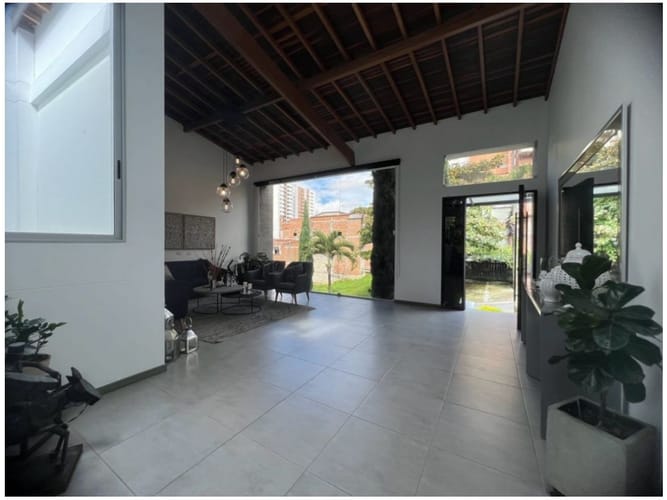 Casa de 4 alcobas en venta en Aves Maria, Sabaneta, 436 m² · foto 3 de 24