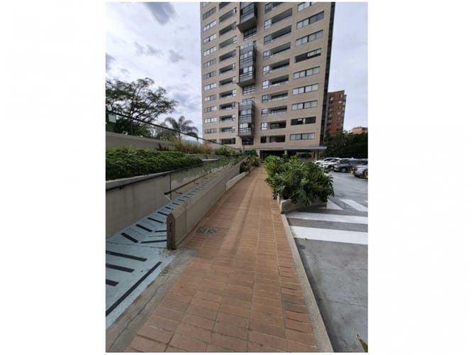 Apartamento de 2 alcobas en venta en El Poblado, Medellín, 88 m² · foto 22 de 24
