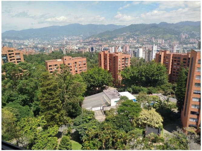 Apartamento de 4 alcobas en venta en El Poblado, Medellín, 271 m² · foto 2 de 24