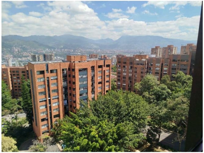 Apartamento de 4 alcobas en venta en El Poblado, Medellín, 271 m² · foto 3 de 24