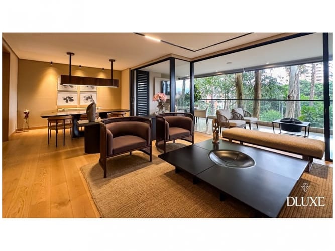 Apartamento de 4 alcobas en venta en El Tesoro, Medellín, 303 m² · foto 2 de 12