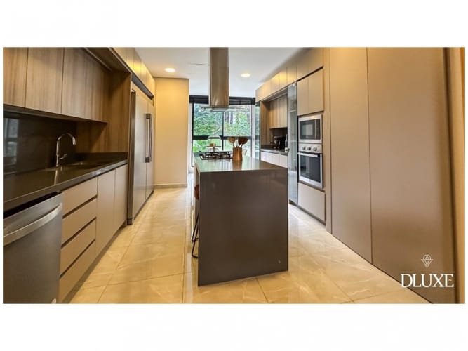 Apartamento de 4 alcobas en venta en El Tesoro, Medellín, 303 m² · foto 4 de 12