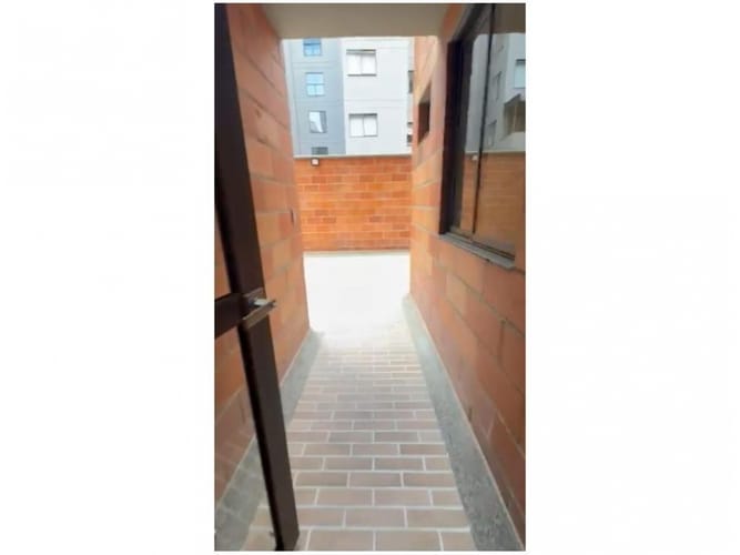 Apartamento de 3 alcobas en venta en Laureles, Medellín, 66 m² · foto 10 de 11