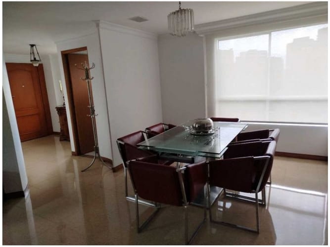 Apartamento de 3 alcobas en venta en El Poblado, Medellín, 135 m² · foto 5 de 24