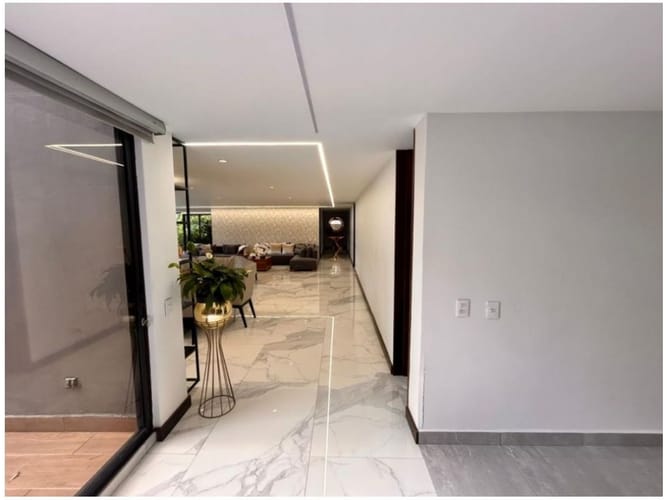 Apartamento de 4 alcobas en venta en El Poblado, Medellín, 360 m² · foto 2 de 24