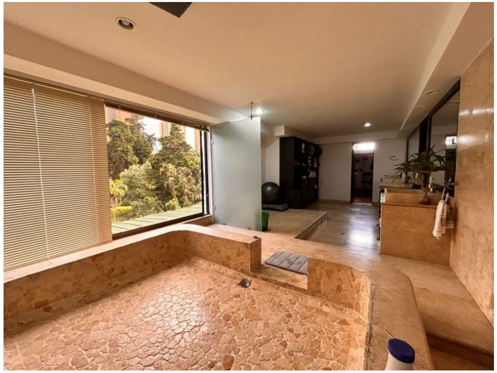 Apartamento en venta en El Poblado, Medellín · foto 18 de 24