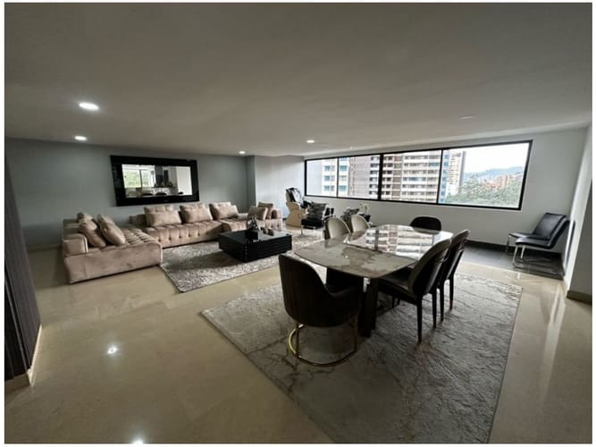 Apartamento de 5 alcobas en venta en Los Balsos, Medellín, 595 m² · foto 3 de 24