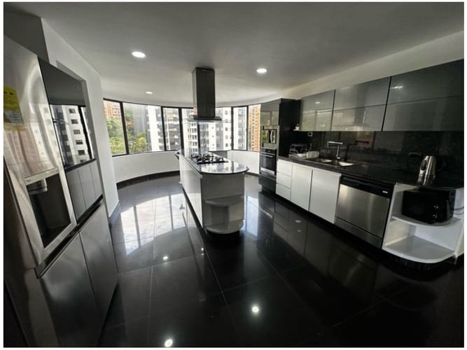 Apartamento de 5 alcobas en venta en Los Balsos, Medellín, 595 m² · foto 7 de 24