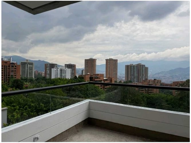 Apartamento de 1 alcoba en venta en Los Naranjos, Medellín, 65 m² · foto 2 de 17