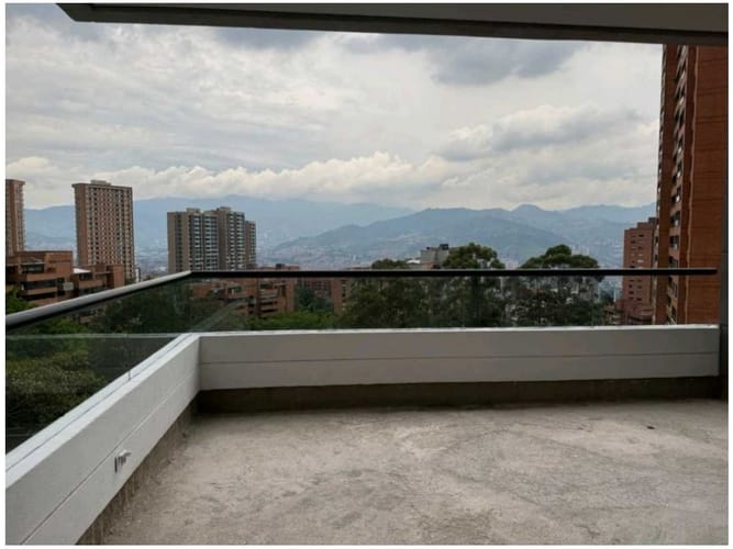 Apartamento de 1 alcoba en venta en Los Naranjos, Medellín, 65 m² · foto 3 de 17