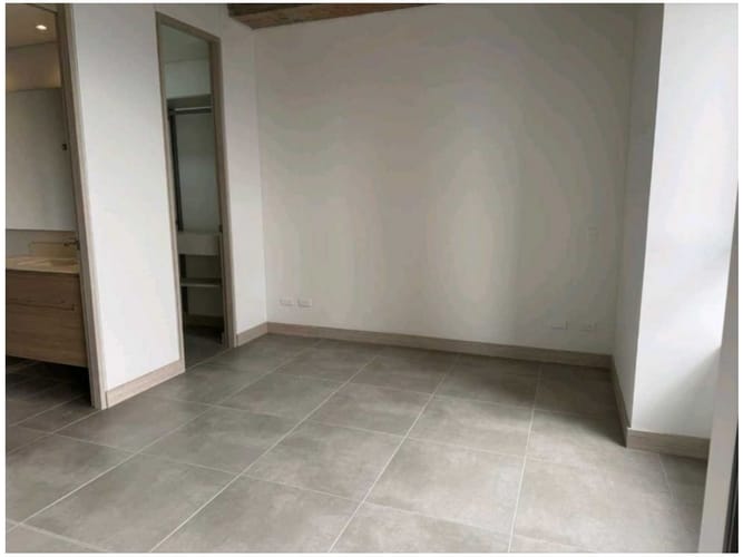 Apartamento de 1 alcoba en venta en Los Naranjos, Medellín, 65 m² · foto 5 de 17