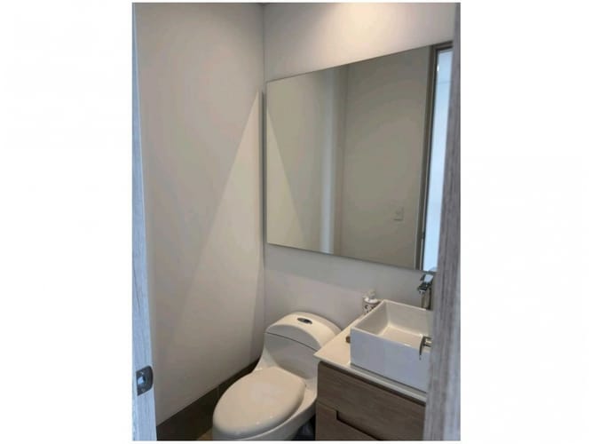 Apartamento de 1 alcoba en venta en Los Naranjos, Medellín, 65 m² · foto 10 de 17