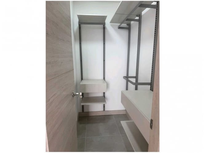 Apartamento de 1 alcoba en venta en Los Naranjos, Medellín, 65 m² · foto 12 de 17