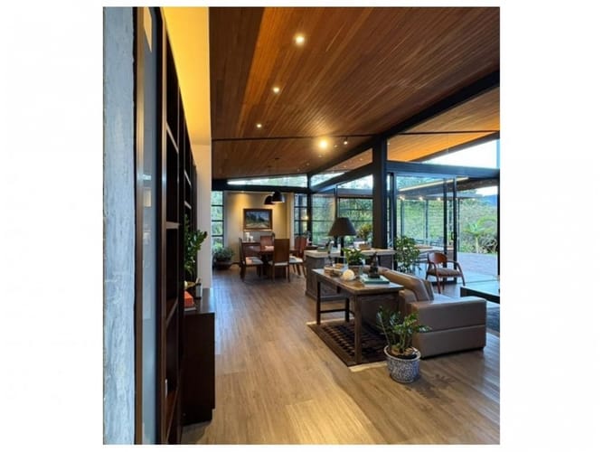 Casa de 3 alcobas en venta en La Ceja, 326 m² · foto 3 de 24