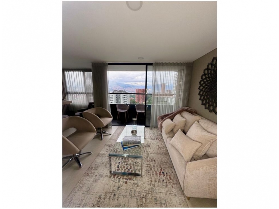 Apartamento en venta en El Poblado, Medellín · foto 2 de 24