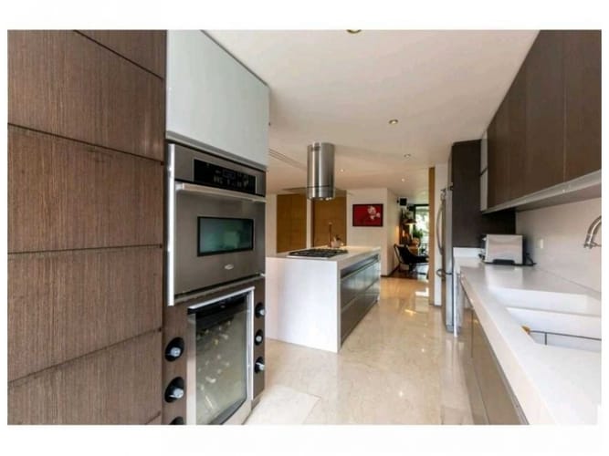 Apartamento de 3 alcobas en venta en El Poblado, Medellín, 226 m² · foto 4 de 21