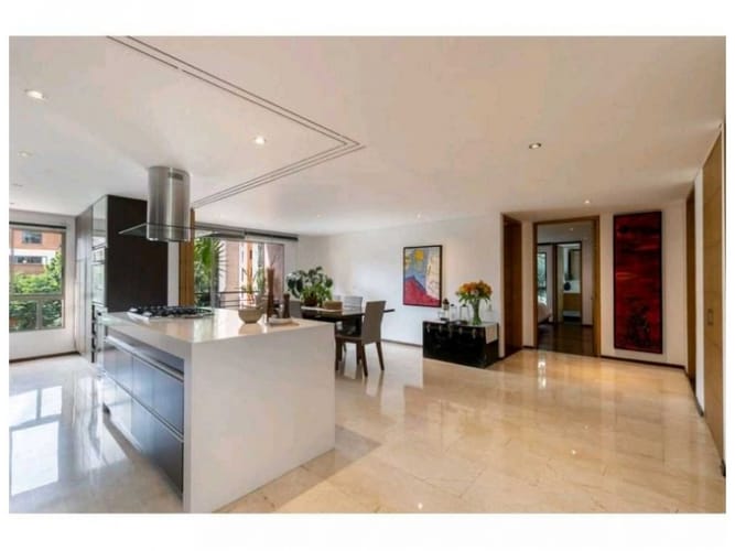 Apartamento de 3 alcobas en venta en El Poblado, Medellín, 226 m² · foto 8 de 21
