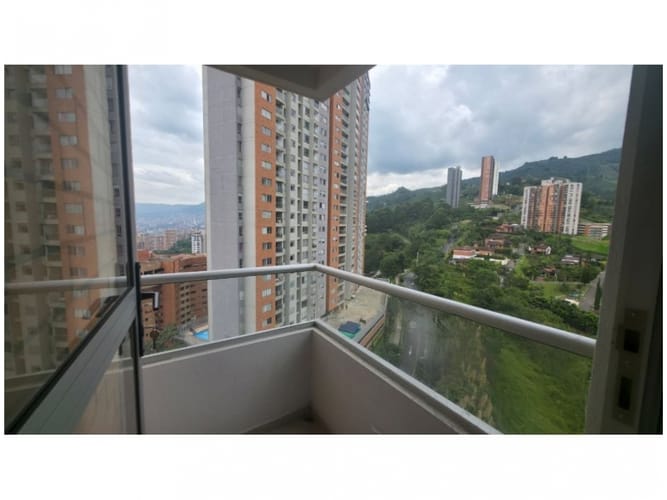 Apartamento de 3 alcobas en venta en Las Lomitas, Sabaneta, 83 m² · foto 11 de 22