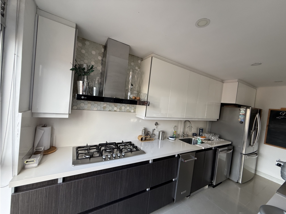 Apartamento en venta en El Portal, Envigado · foto 2 de 6
