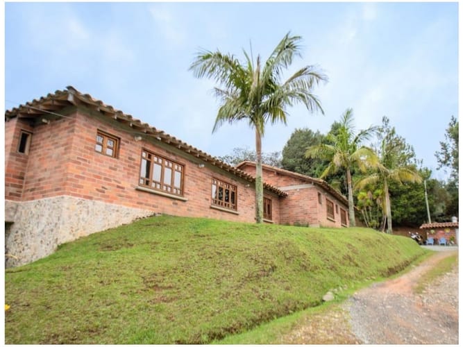 Casa de 10 alcobas en venta en Loma Del Escobero, Envigado, 487 m² · foto 5 de 24