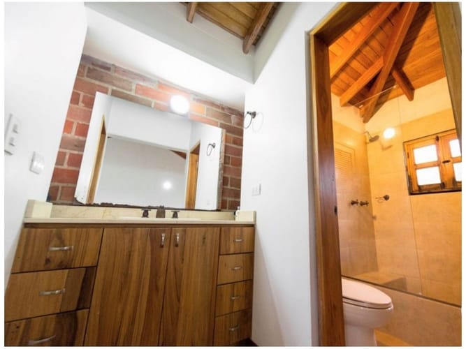 Casa de 10 alcobas en venta en Loma Del Escobero, Envigado, 487 m² · foto 23 de 24